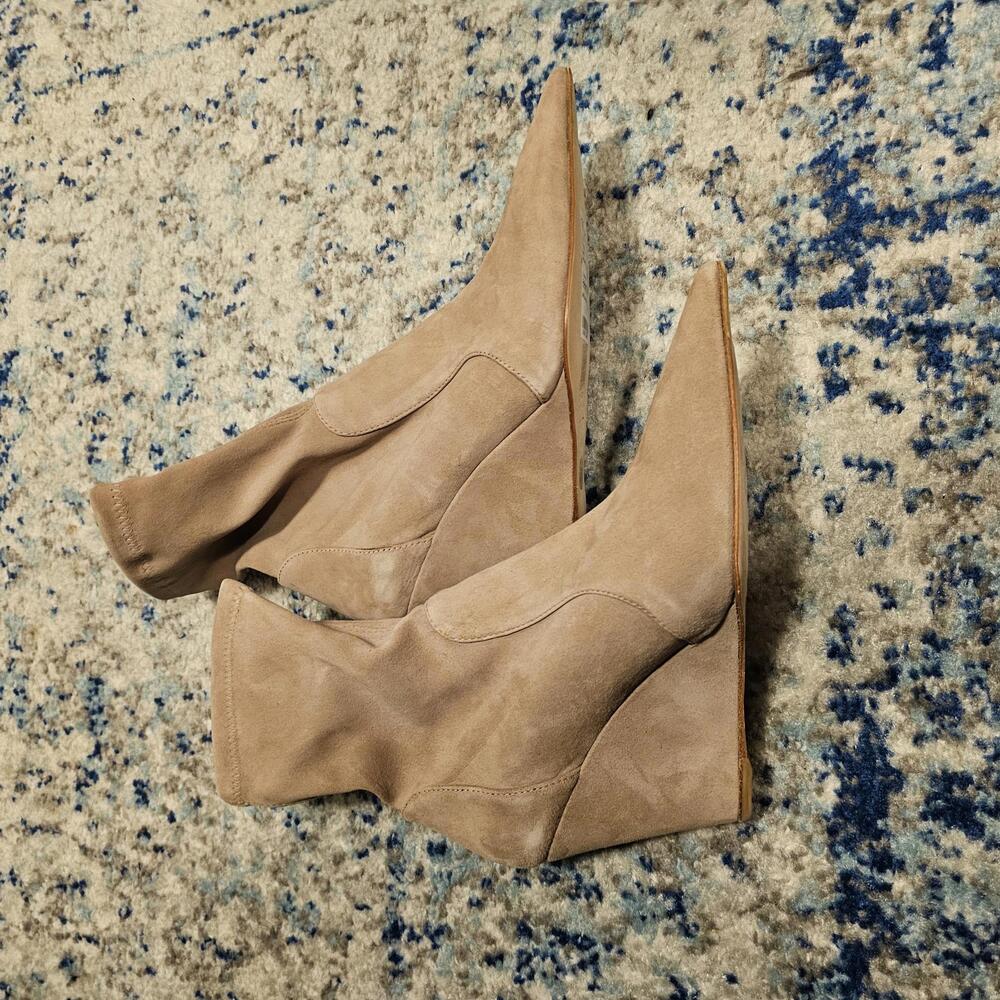 new Stuart Weitzman Beige Suede Wedge Boots sz 7.5